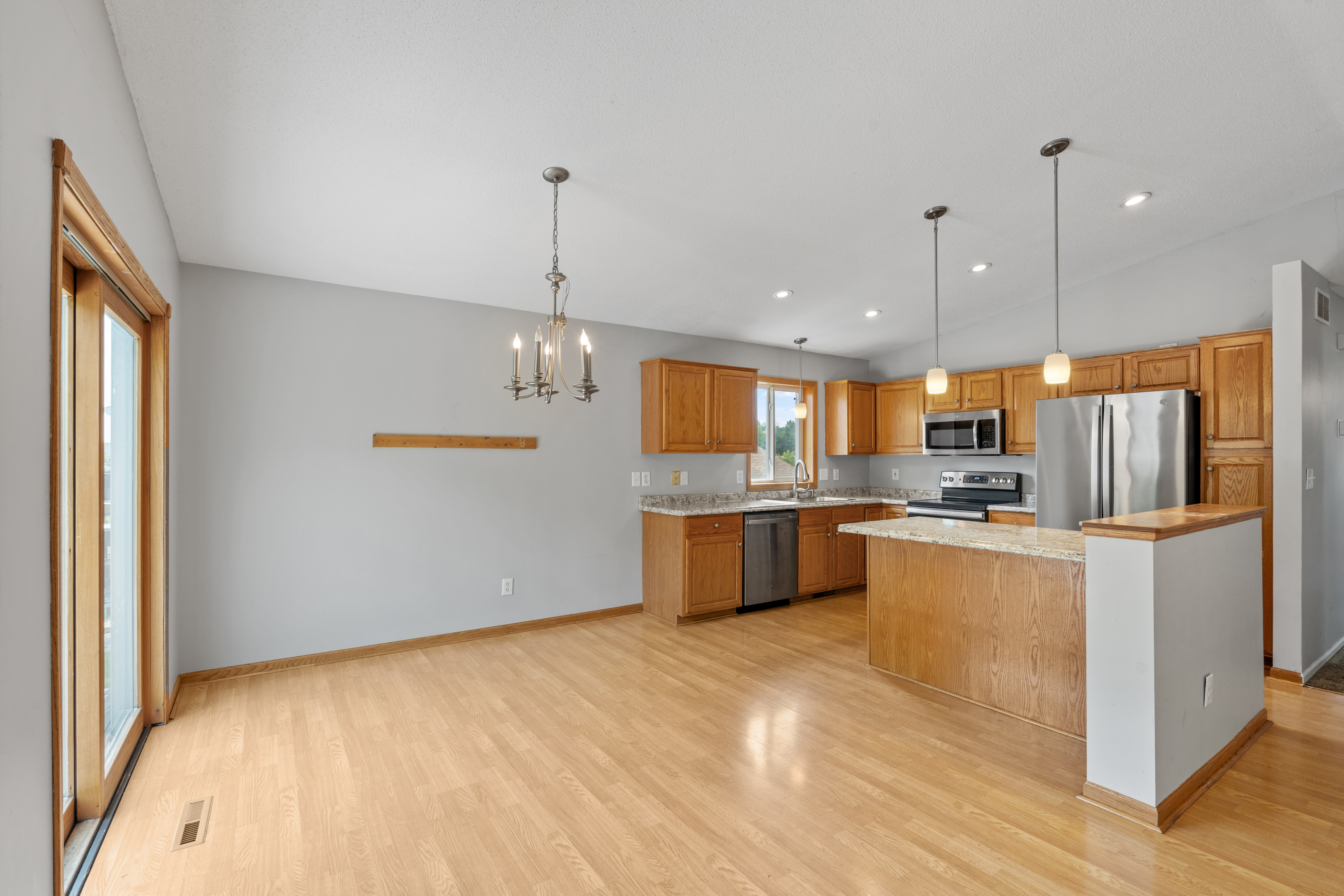  Thoughtfully Maintained Living with Modern Style and Ease - 物件實景
