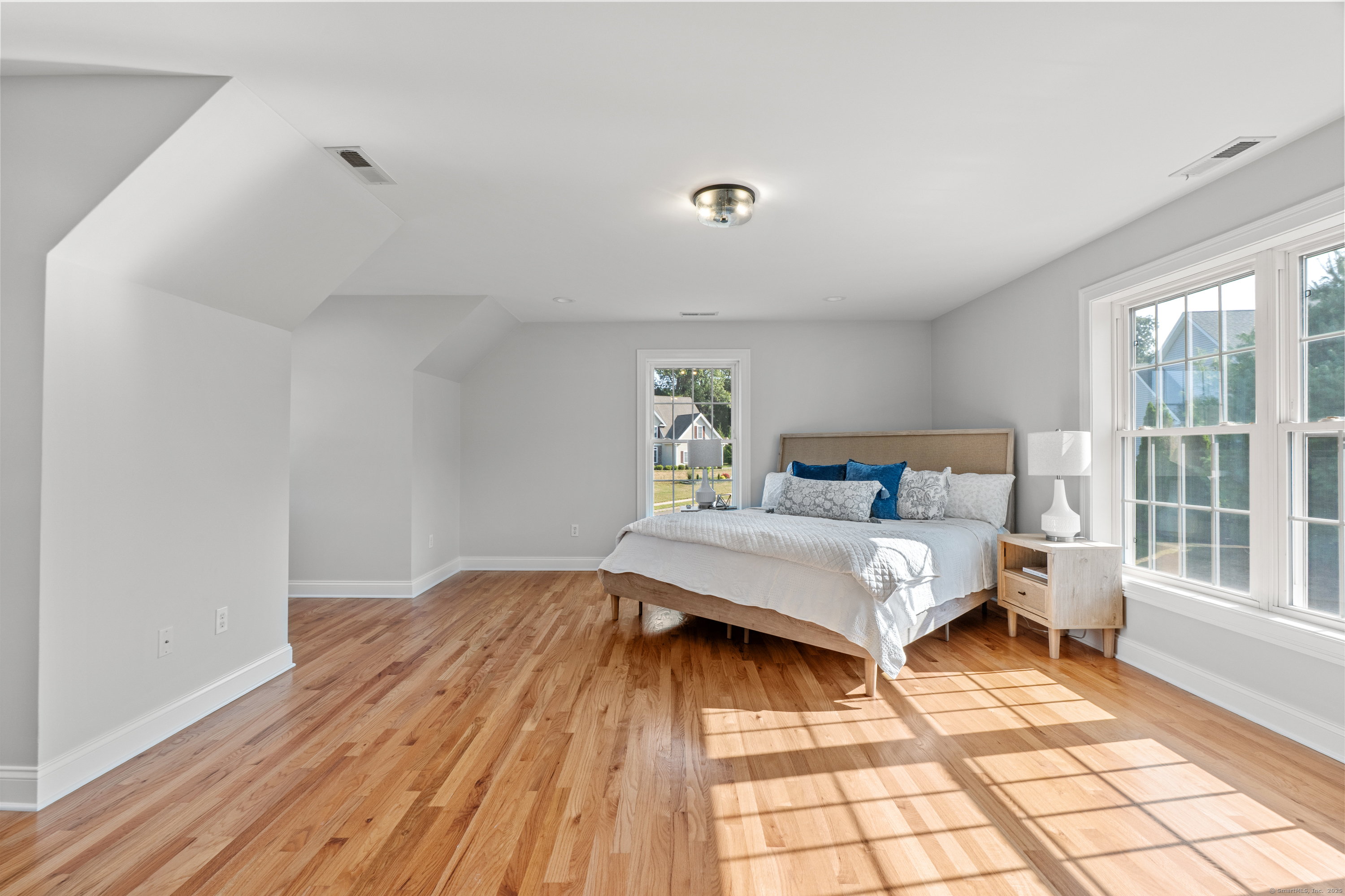 Manchester, Connecticut, 06040, United States, 4 Bedrooms Bedrooms, ,3 BathroomsBathrooms,Residential,For Sale,1919833