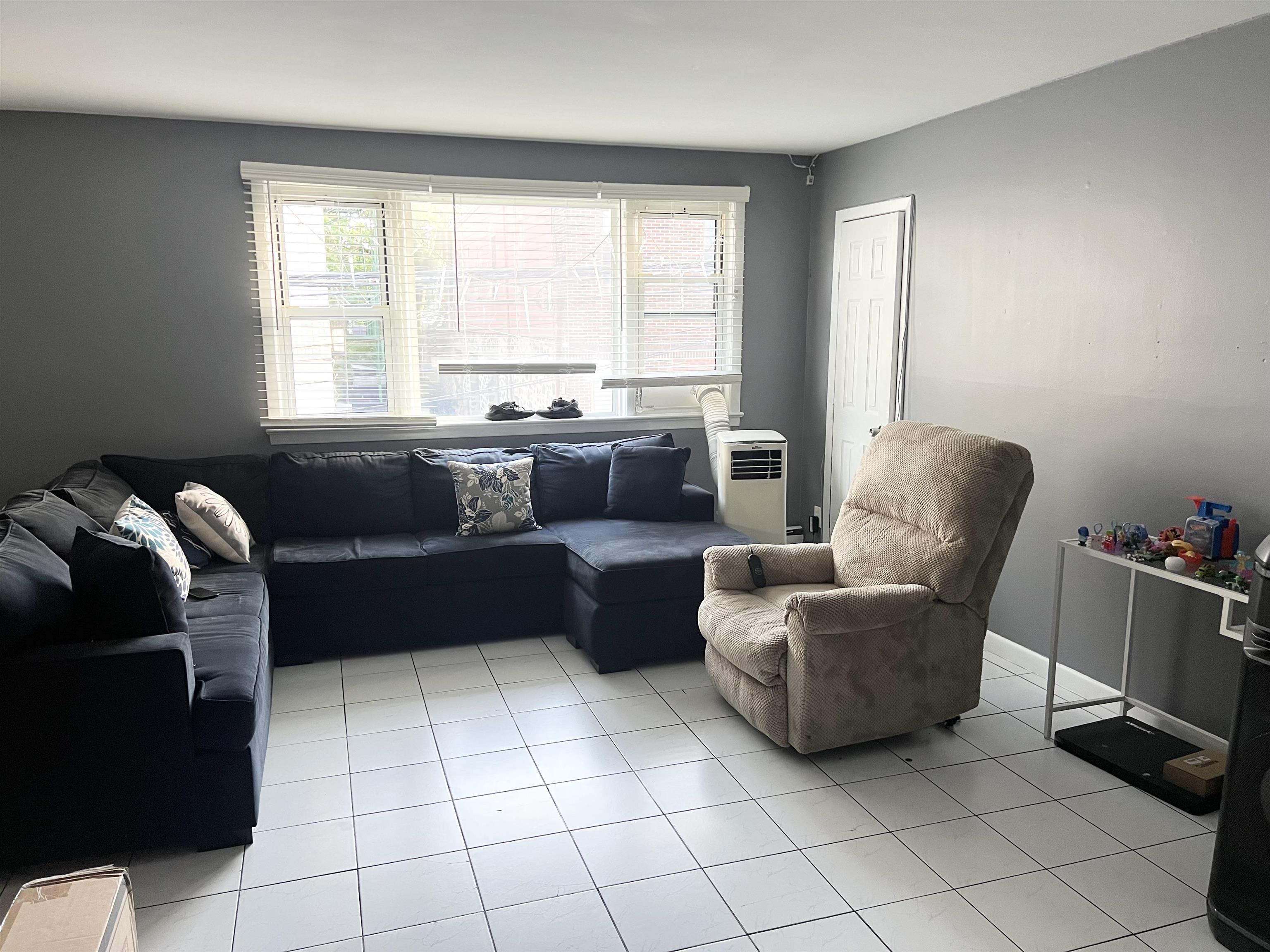 West New York, New Jersey, 07093, United States, 5 Bedrooms Bedrooms, ,2 BathroomsBathrooms,Residential,For Sale,1890881