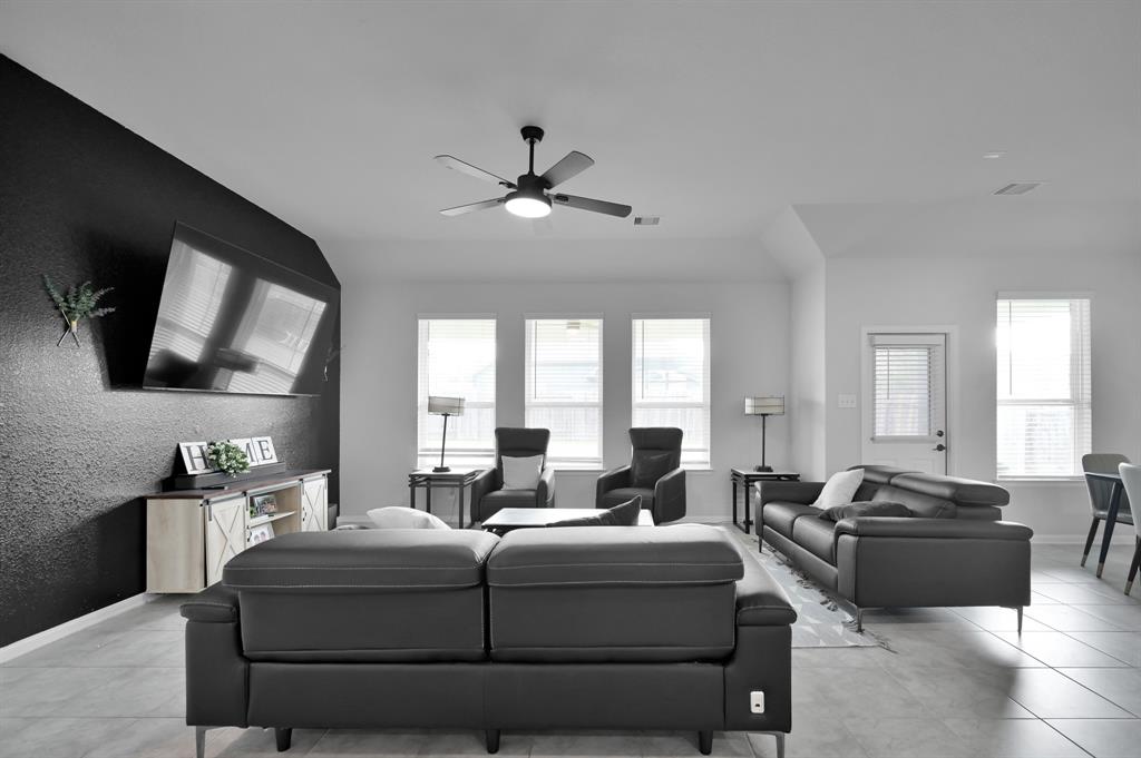 Montgomery, Texas, 77316, United States, 4 Bedrooms Bedrooms, ,4 BathroomsBathrooms,Residential,For Sale,1983339