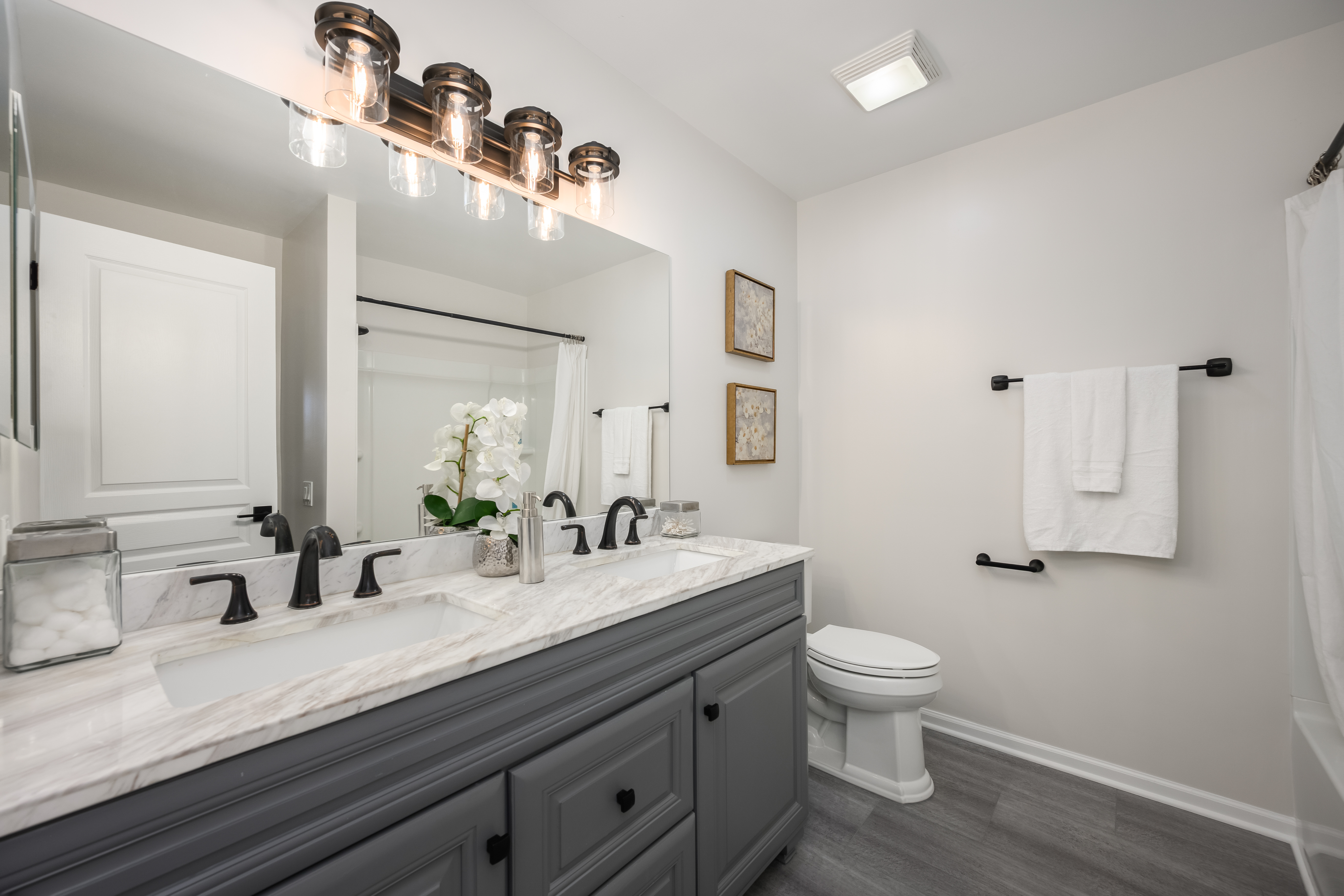  Thoughtfully Refreshed with Contemporary Finishes Throughout - 物件實景