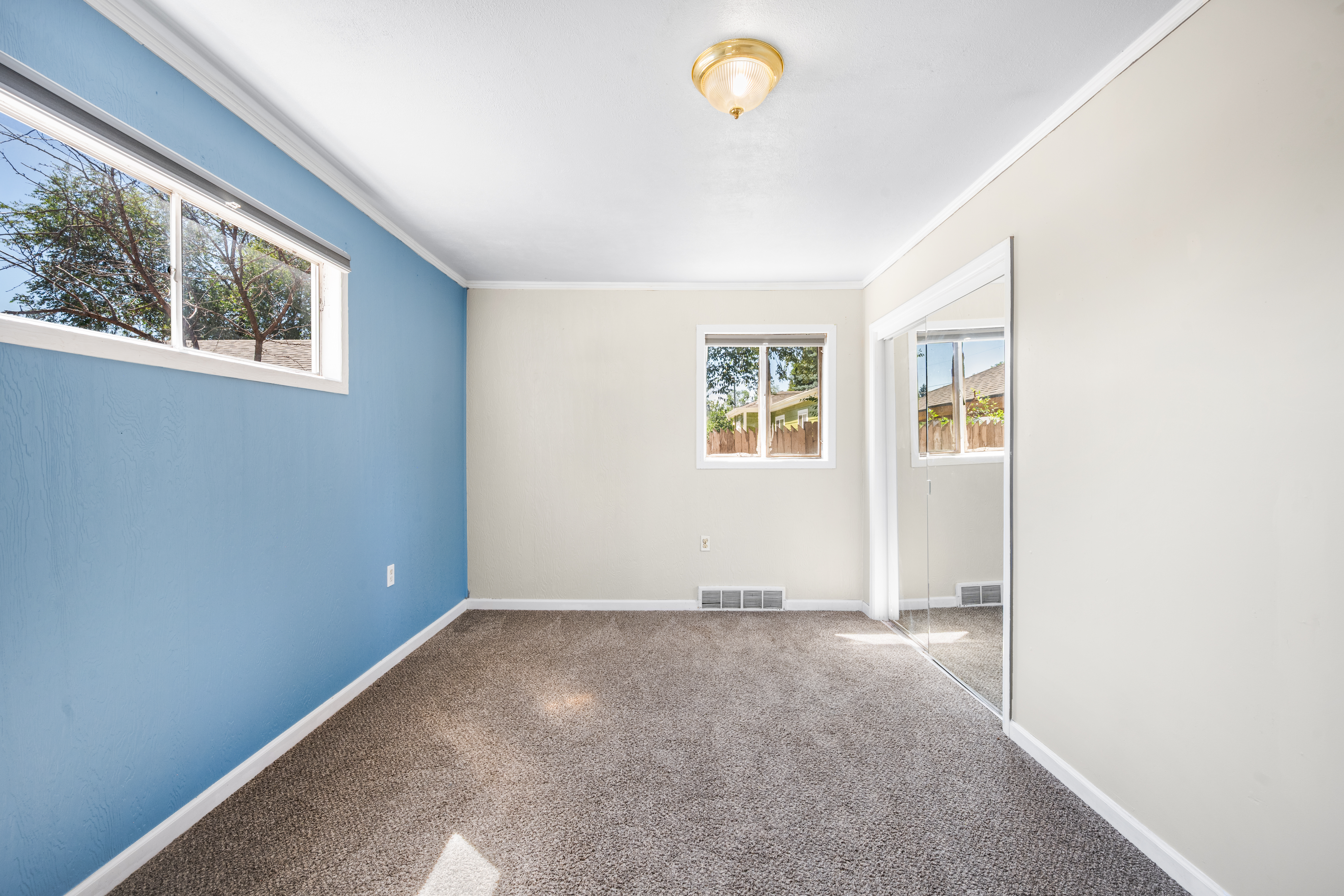  5 Bedroom Home Just Steps From Huston Lake Park - 物件實景