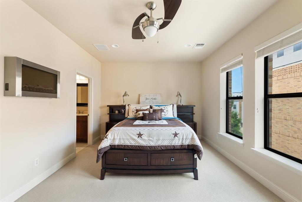 Fort Worth, Texas, 76102, United States, 2 Bedrooms Bedrooms, ,3 BathroomsBathrooms,Residential,For Sale,1880587