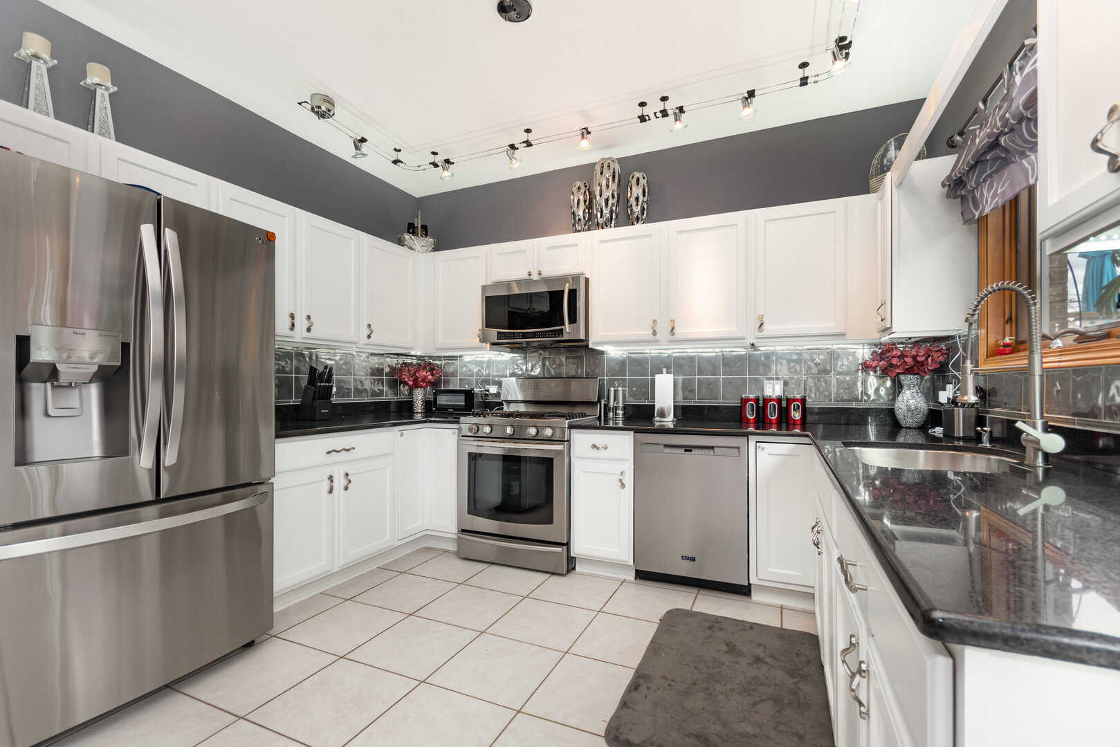 Chicago, Illinois, 60609, United States, 3 Bedrooms Bedrooms, ,3 BathroomsBathrooms,Residential,For Sale,1941639