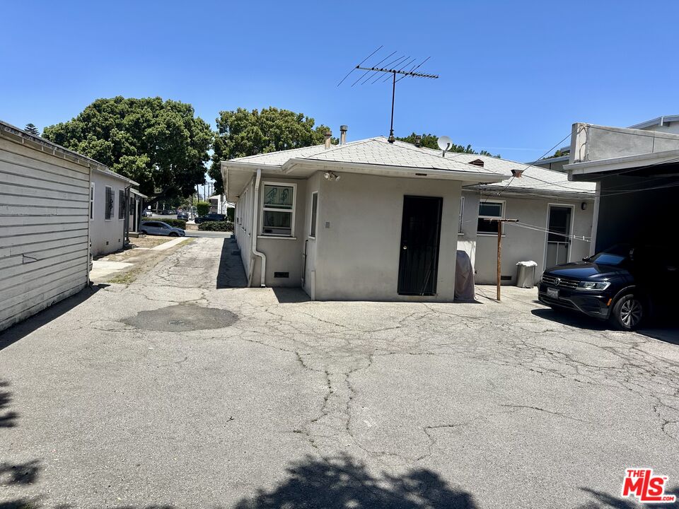 Los Angeles, California, 90066, United States, 7 Bedrooms Bedrooms, ,Residential,For Sale,1867047