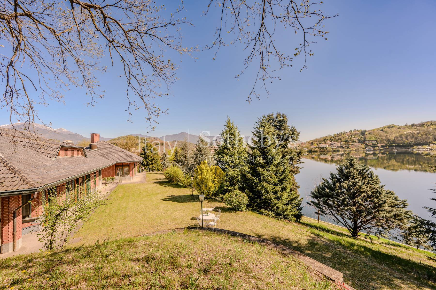  Waterfront villa with private park on Lake Avigliana - 物件實景