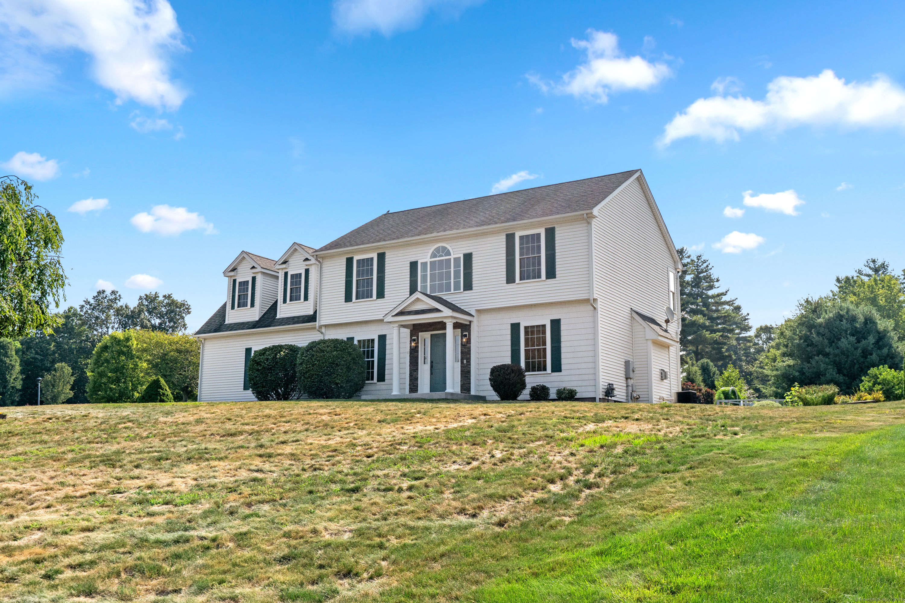 Manchester, Connecticut, 06040, United States, 4 Bedrooms Bedrooms, ,3 BathroomsBathrooms,Residential,For Sale,1919833