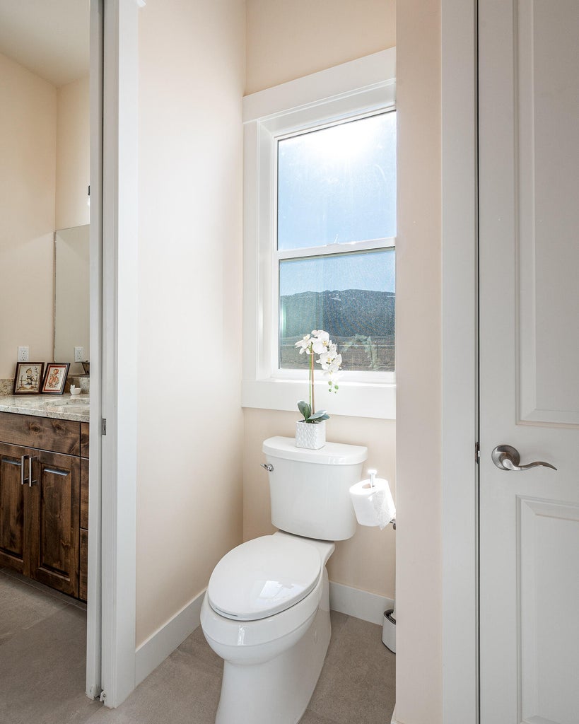 Parowan, Utah, 84761, United States, 3 Bedrooms Bedrooms, ,3 BathroomsBathrooms,Residential,For Sale,1992445