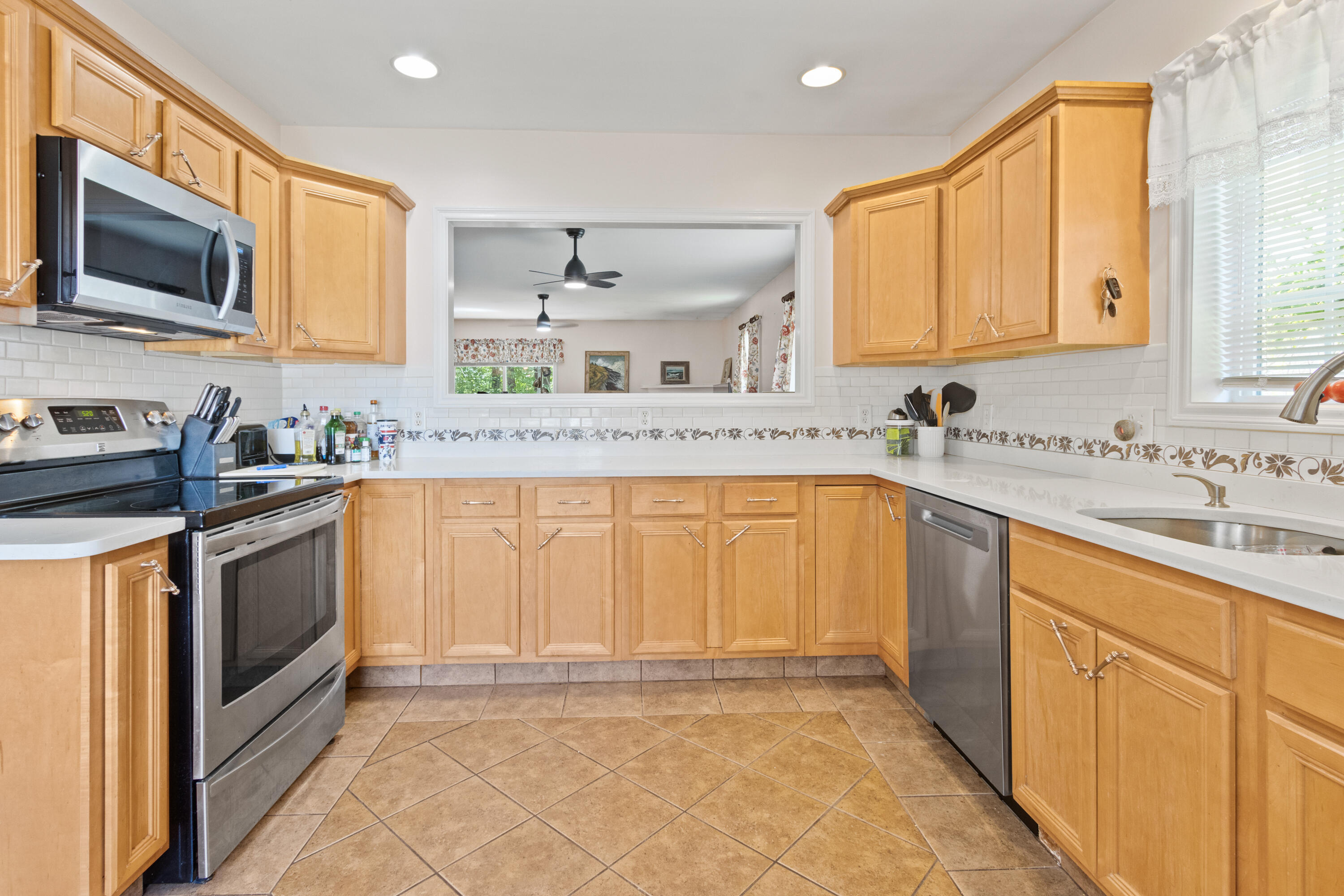 Old Orchard Beach, Maine, 04064, United States, 3 Bedrooms Bedrooms, ,2 BathroomsBathrooms,Residential,For Sale,1906267