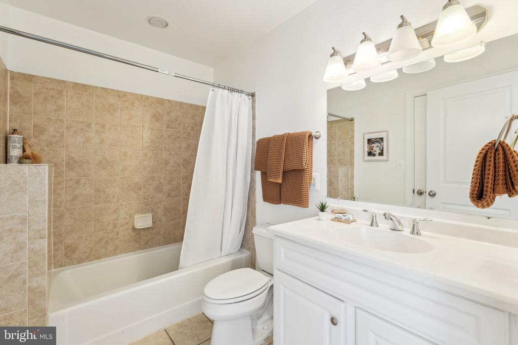 Washington, District of Columbia, 20010, United States, 2 Bedrooms Bedrooms, ,2 BathroomsBathrooms,Residential,For Sale,1943394