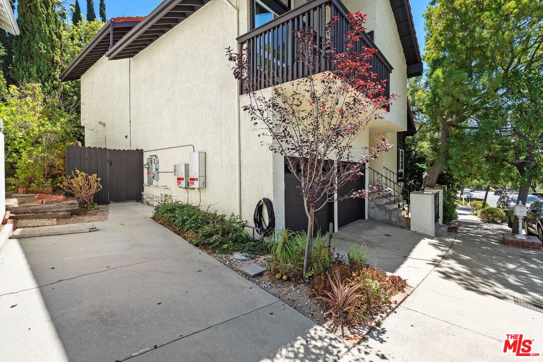 Los Angeles, California, 90077, United States, 3 Bedrooms Bedrooms, ,3 BathroomsBathrooms,Residential,For Sale,1933289