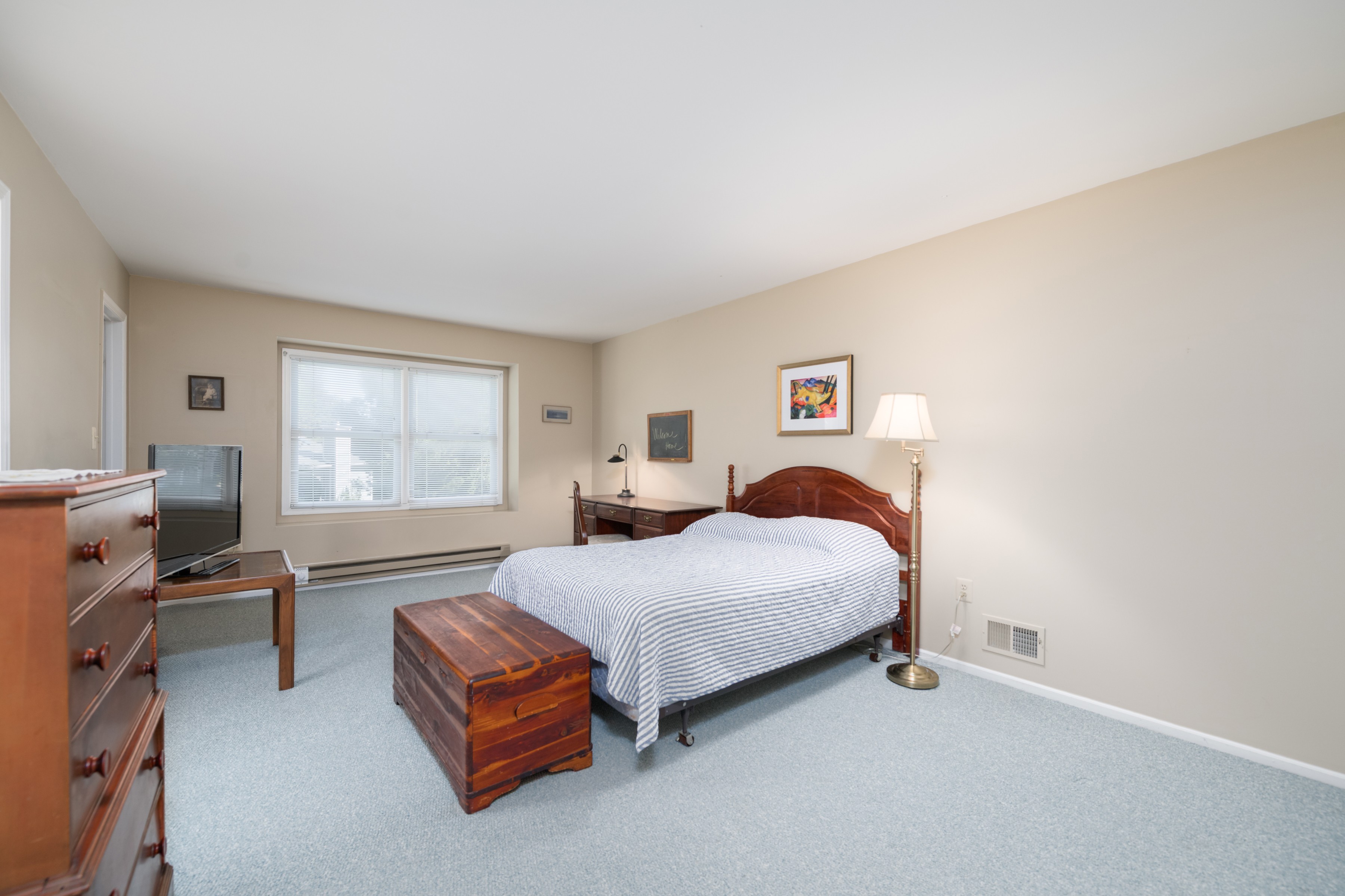  3-bedroom, 2.5-bath townhome in Little Silver - 物件實景