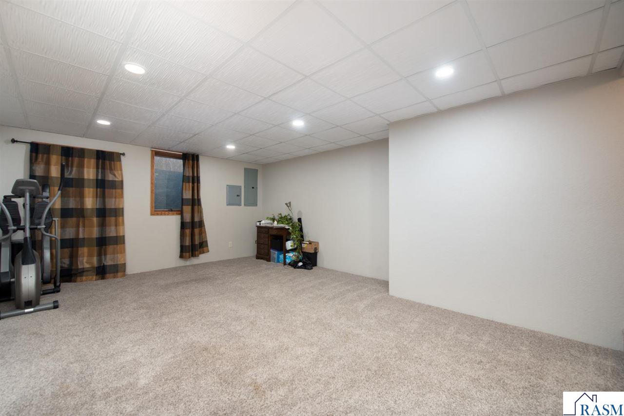 North Mankato, Minnesota, 56003, United States, 5 Bedrooms Bedrooms, ,3 BathroomsBathrooms,Residential,For Sale,1998081