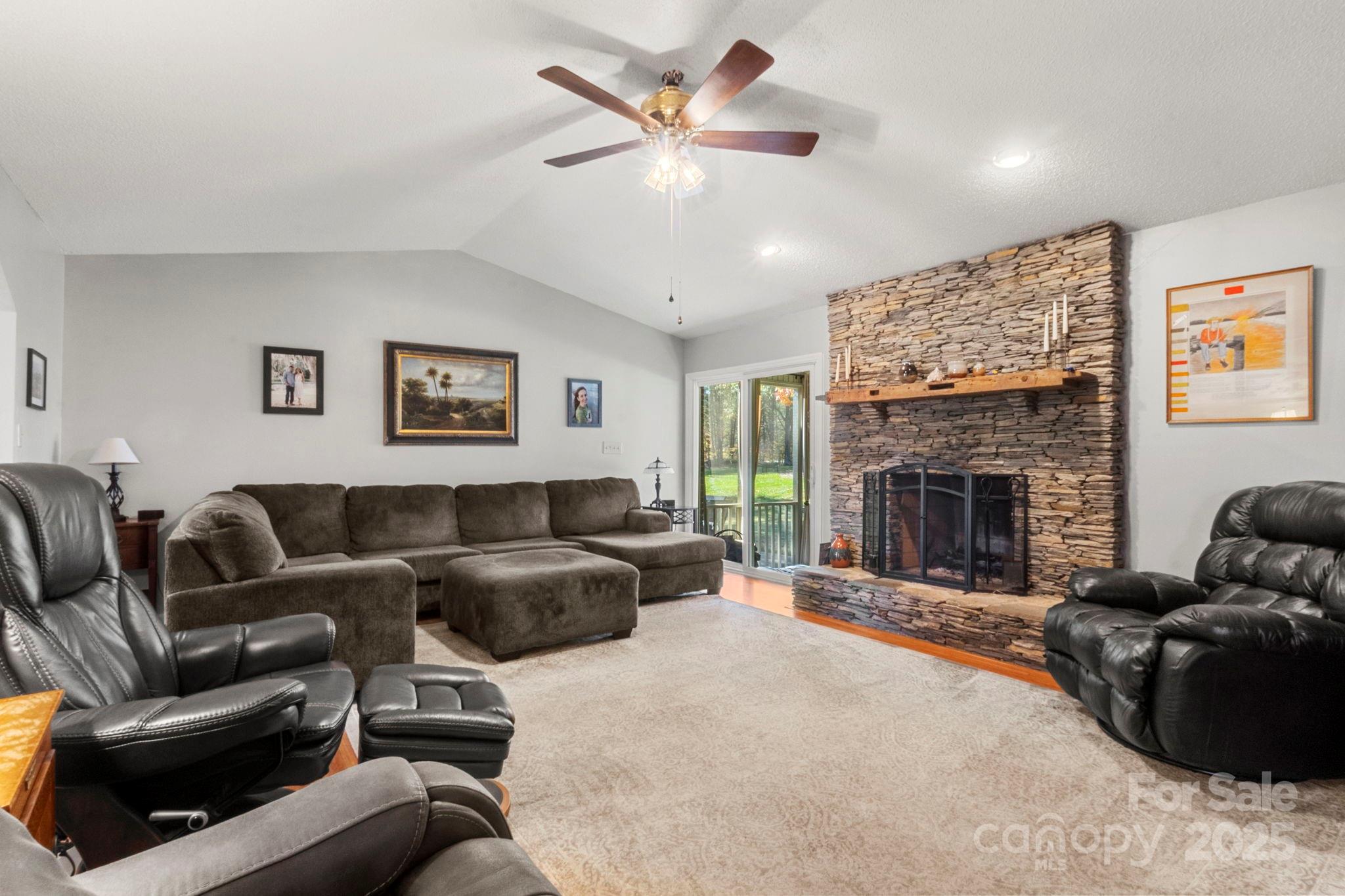 Lincolnton, North Carolina, 28092, United States, 4 Bedrooms Bedrooms, ,3 BathroomsBathrooms,Residential,For Sale,1989140