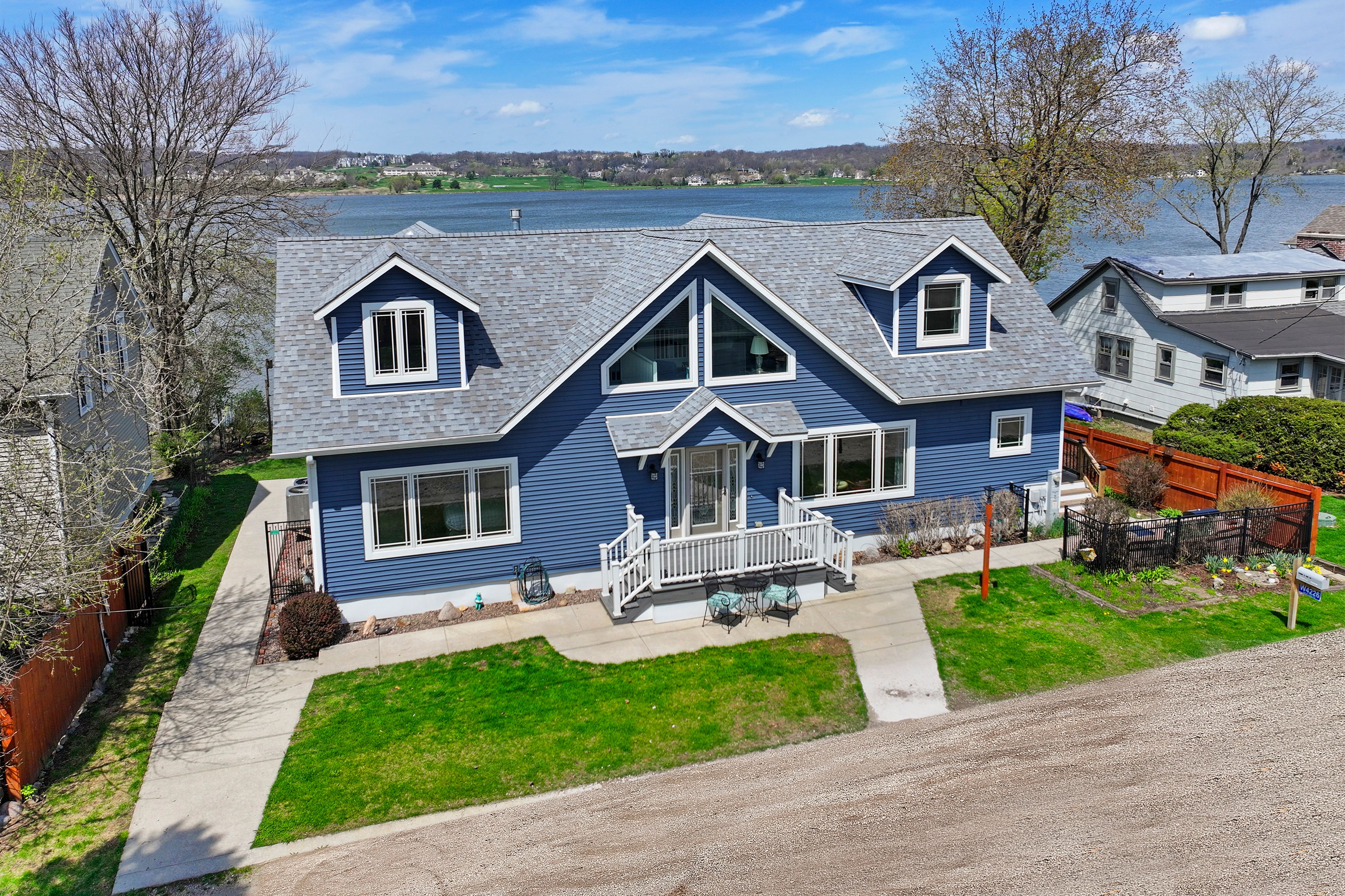  Gracious Lake Como Waterfront Retreat with Proven Rental Income - 物件實景