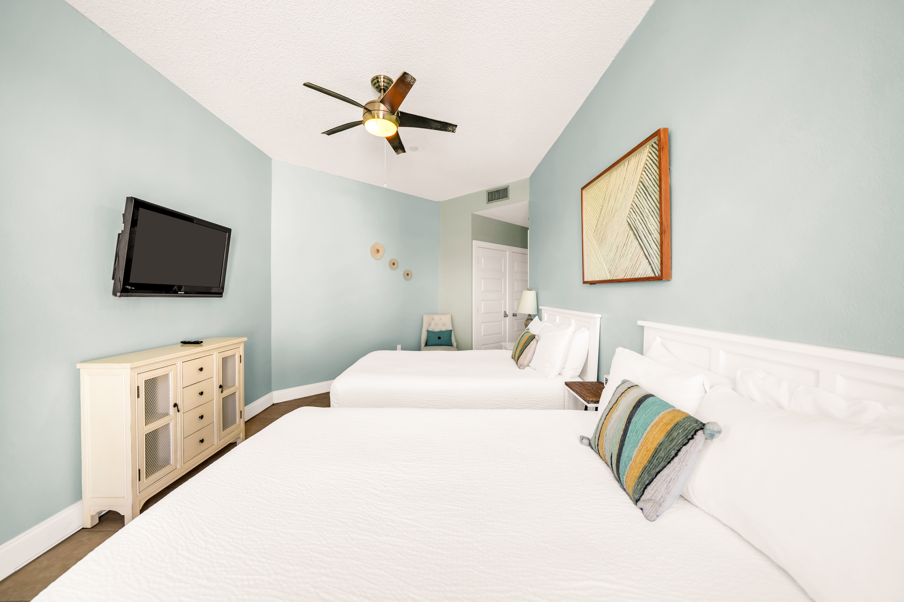  Turnkey Ground-Floor Condo With Walkout Patio And Resort Amenities - 物件實景