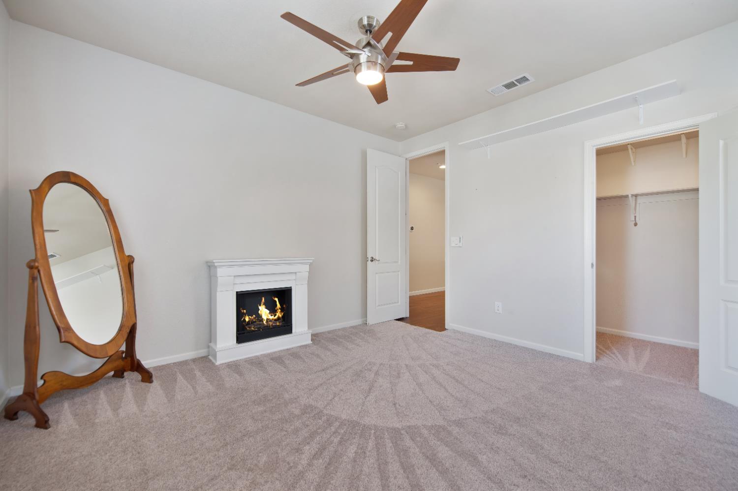 West Sacramento, California, 95691, United States, 4 Bedrooms Bedrooms, ,3 BathroomsBathrooms,Residential,For Sale,1906869