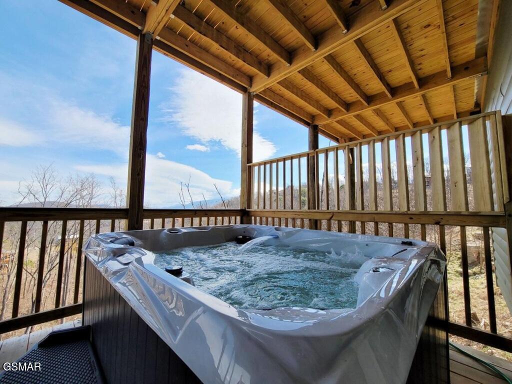 Gatlinburg, Tennessee, 37738, United States, 4 Bedrooms Bedrooms, ,6 BathroomsBathrooms,Residential,For Sale,1976574