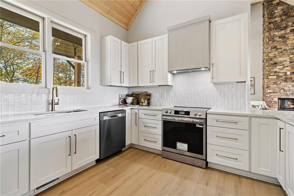 Jasper, Georgia, 30143, United States, 4 Bedrooms Bedrooms, ,5 BathroomsBathrooms,Residential,For Sale,1974476