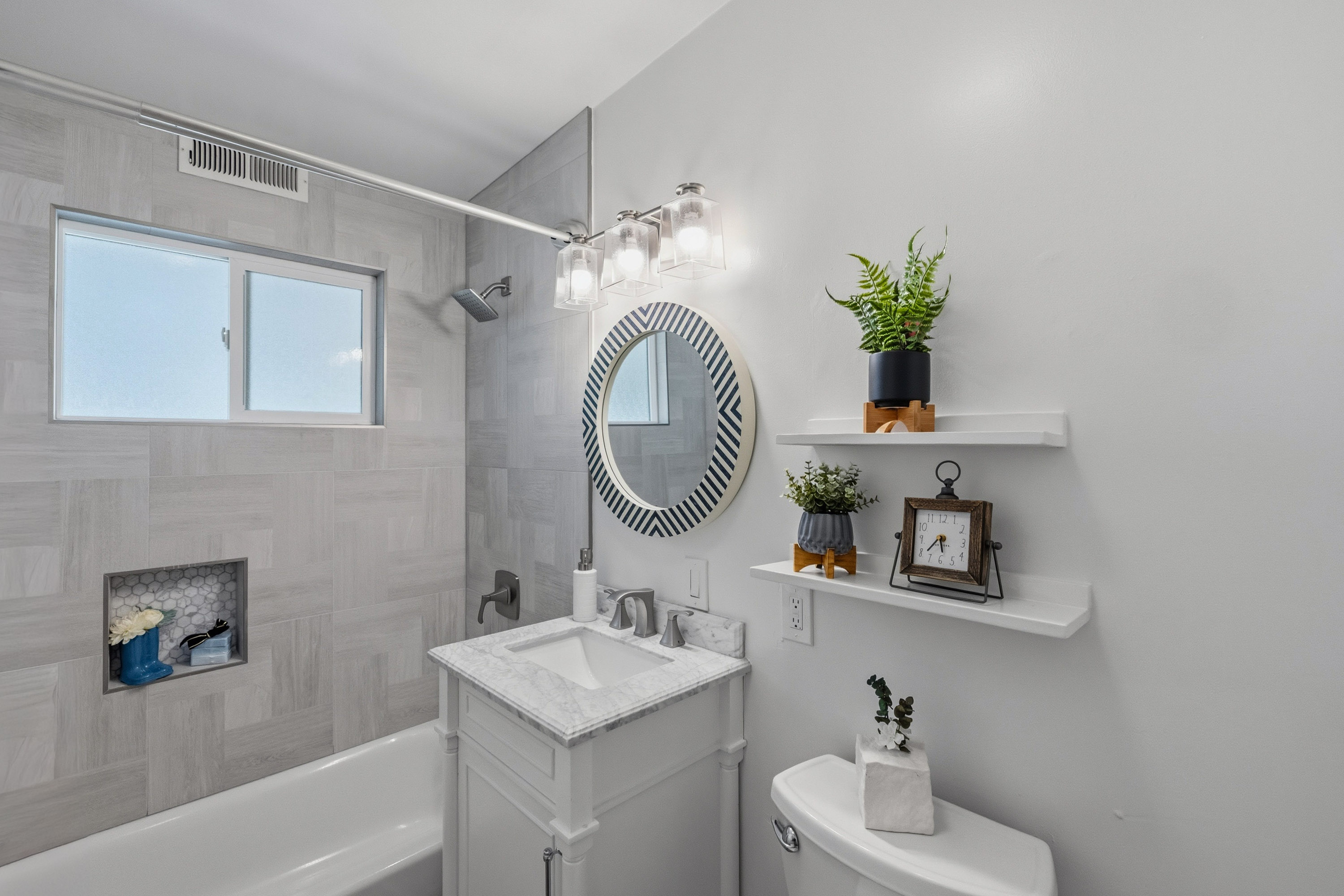  4058 El Bosque Drive - 物件實景