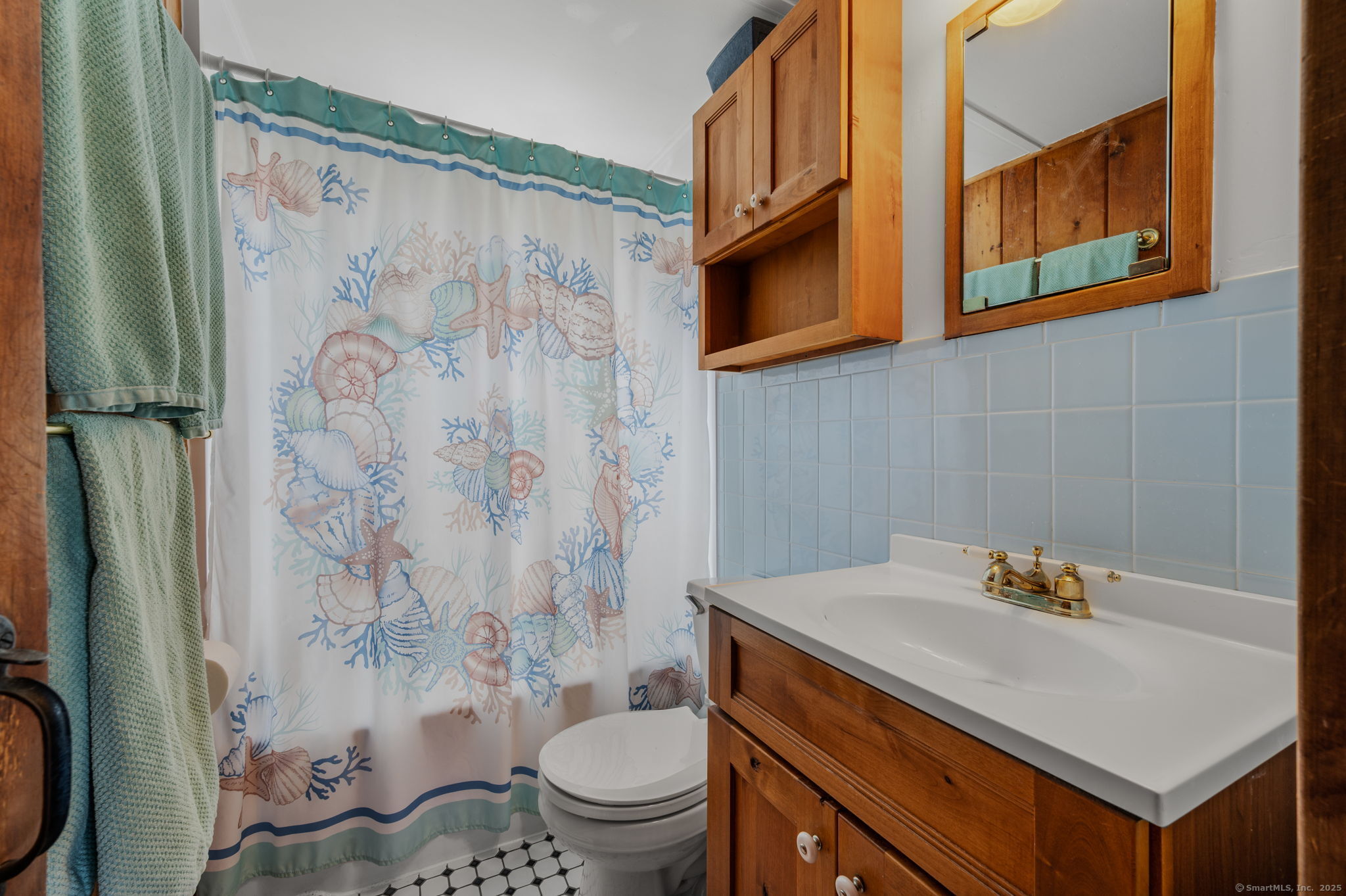 East Lyme, Connecticut, 06357, United States, 3 Bedrooms Bedrooms, ,1 BathroomBathrooms,Residential,For Sale,1987799