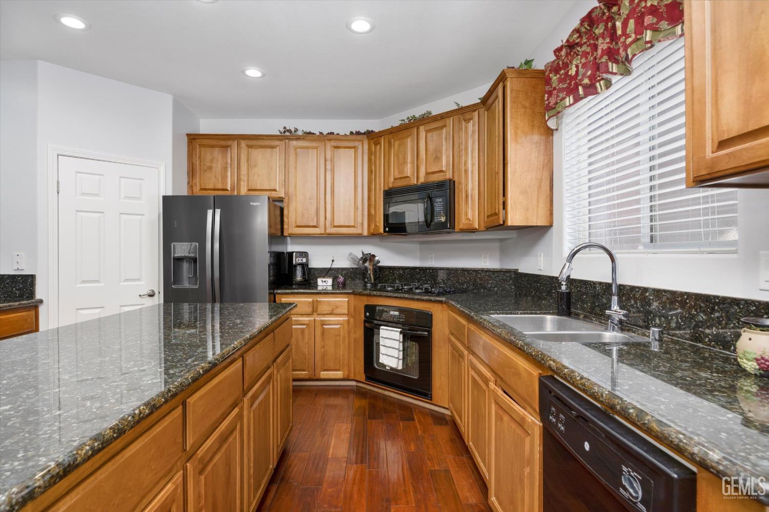 Bakersfield, California, 93313, United States, 5 Bedrooms Bedrooms, ,4 BathroomsBathrooms,Residential,For Sale,1984687