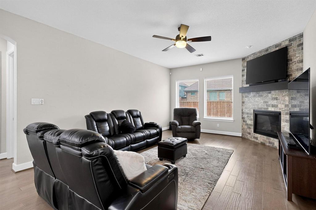 Mansfield, Texas, 76063, United States, 4 Bedrooms Bedrooms, ,3 BathroomsBathrooms,Residential,For Sale,1984510