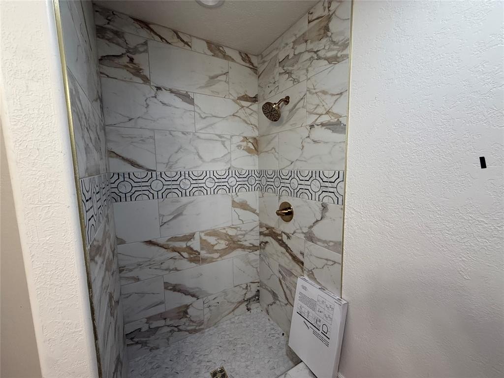 Altus, Oklahoma, 73521, United States, 4 Bedrooms Bedrooms, ,3 BathroomsBathrooms,Residential,For Sale,1980634