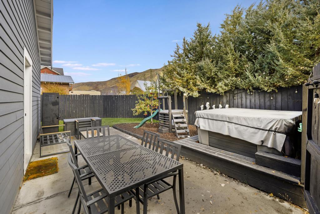 Bellevue, Idaho, 83313, United States, 4 Bedrooms Bedrooms, ,3 BathroomsBathrooms,Residential,For Sale,1989218