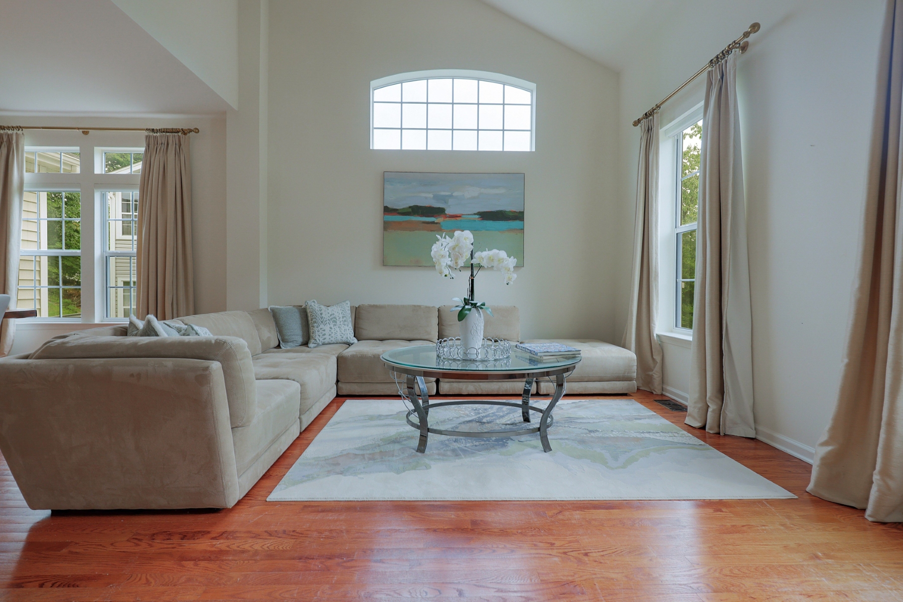  ?Carlisle? Classic Colonial Offers Timeless Charm with Modern Updates - 物件實景