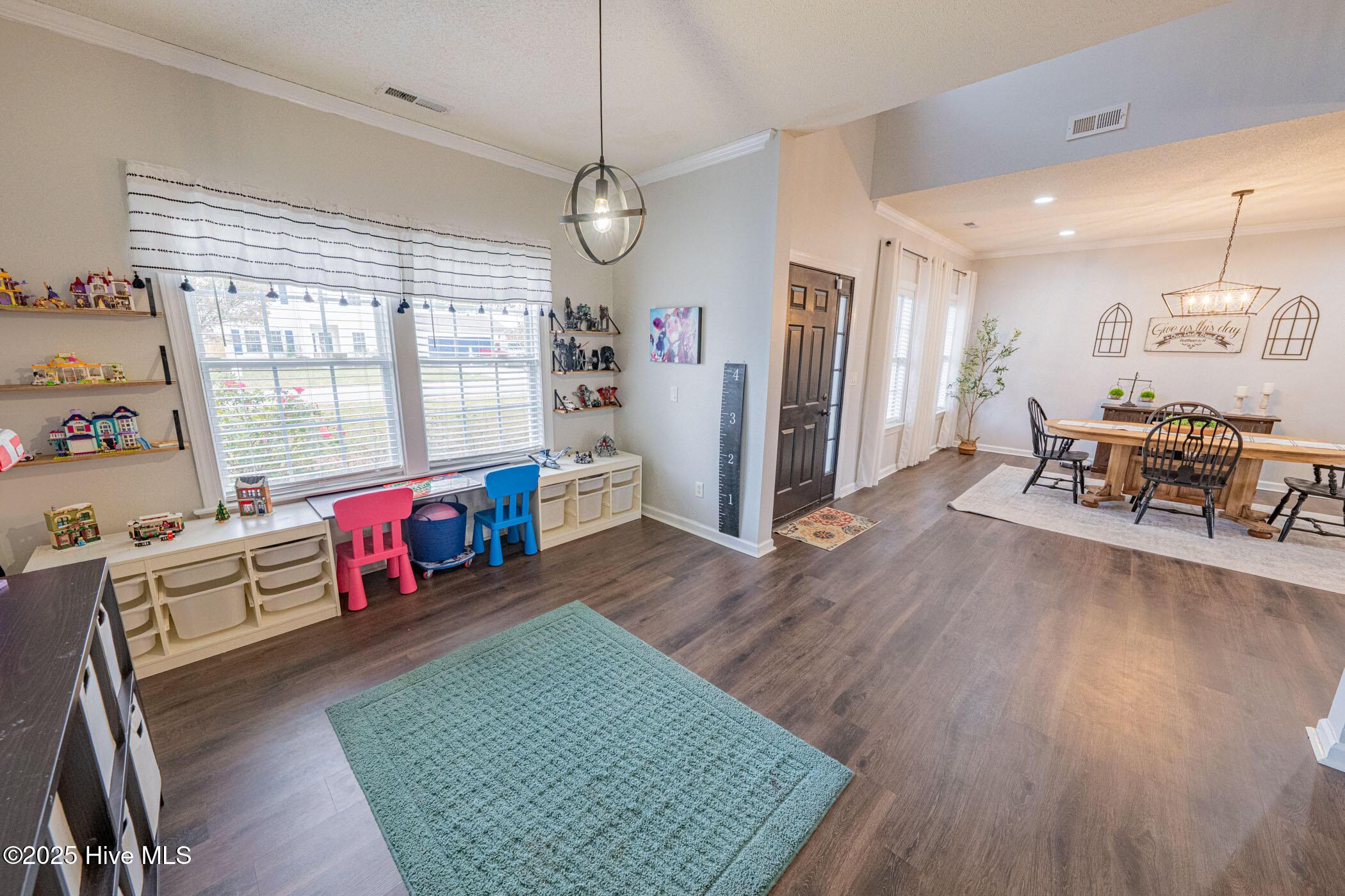 Moyock, North Carolina, 27958, United States, 6 Bedrooms Bedrooms, ,3 BathroomsBathrooms,Residential,For Sale,1997341