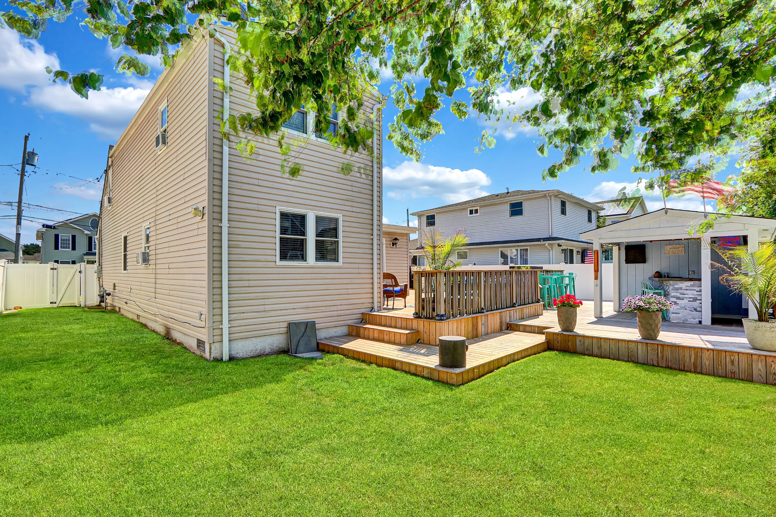 Babylon, New York, 11702, United States, 4 Bedrooms Bedrooms, ,2 BathroomsBathrooms,Residential,For Sale,1921304