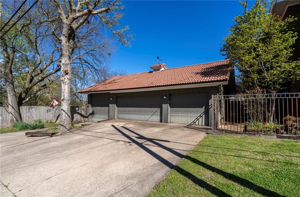 Siloam Springs, Arkansas, 72761, United States, 5 Bedrooms Bedrooms, ,3 BathroomsBathrooms,Residential,For Sale,1984286