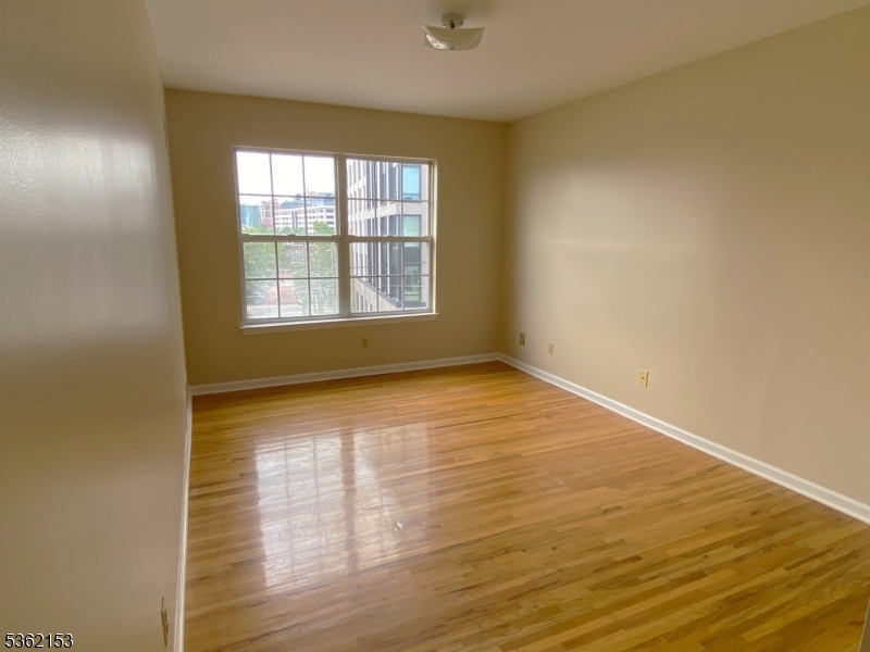 Newark City, New Jersey, 07105, United States, 2 Bedrooms Bedrooms, ,3 BathroomsBathrooms,Residential,For Sale,1849071