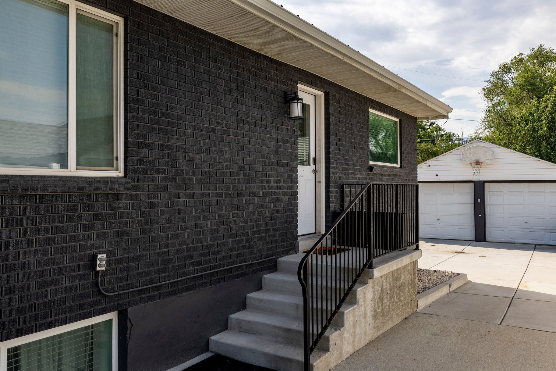  Updated Millcreek Home with Space to Make It Your Own - 物件實景