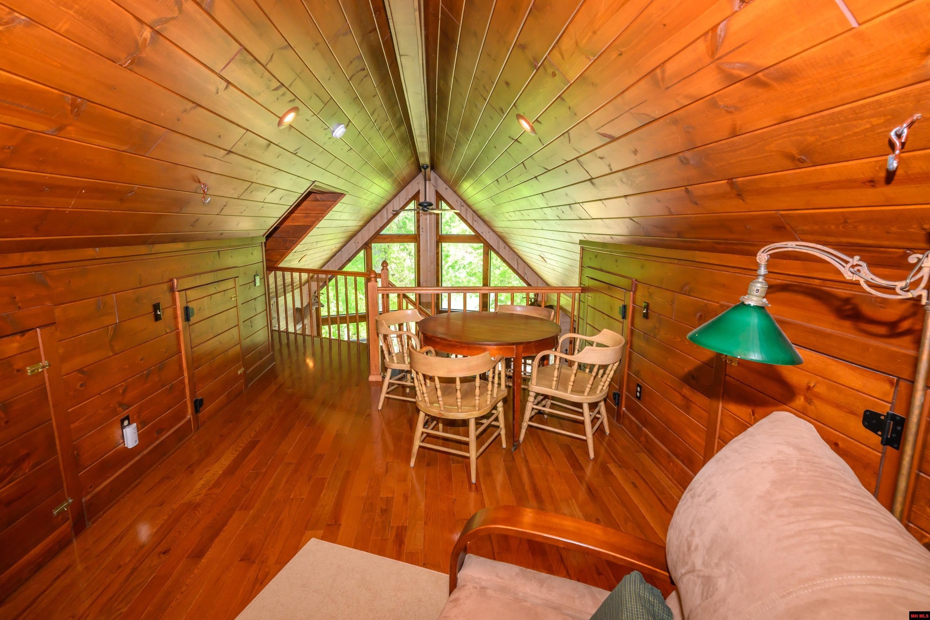 Norfork, Arkansas, 72658, United States, 3 Bedrooms Bedrooms, ,3 BathroomsBathrooms,Residential,For Sale,1921942