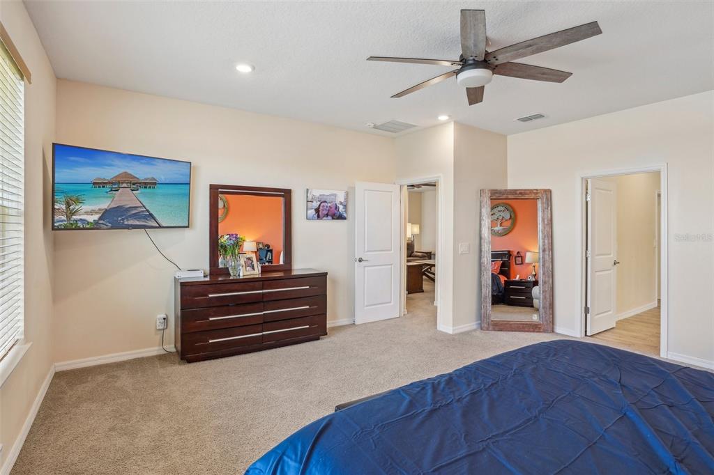 Apopka, Florida, 32703, United States, 5 Bedrooms Bedrooms, ,5 BathroomsBathrooms,Residential,For Sale,1837631