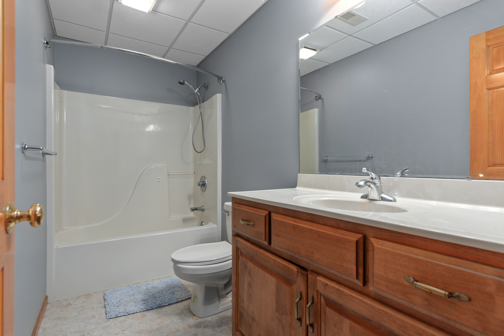 Litchfield, Illinois, 62056, United States, 5 Bedrooms Bedrooms, ,4 BathroomsBathrooms,Residential,For Sale,1986083