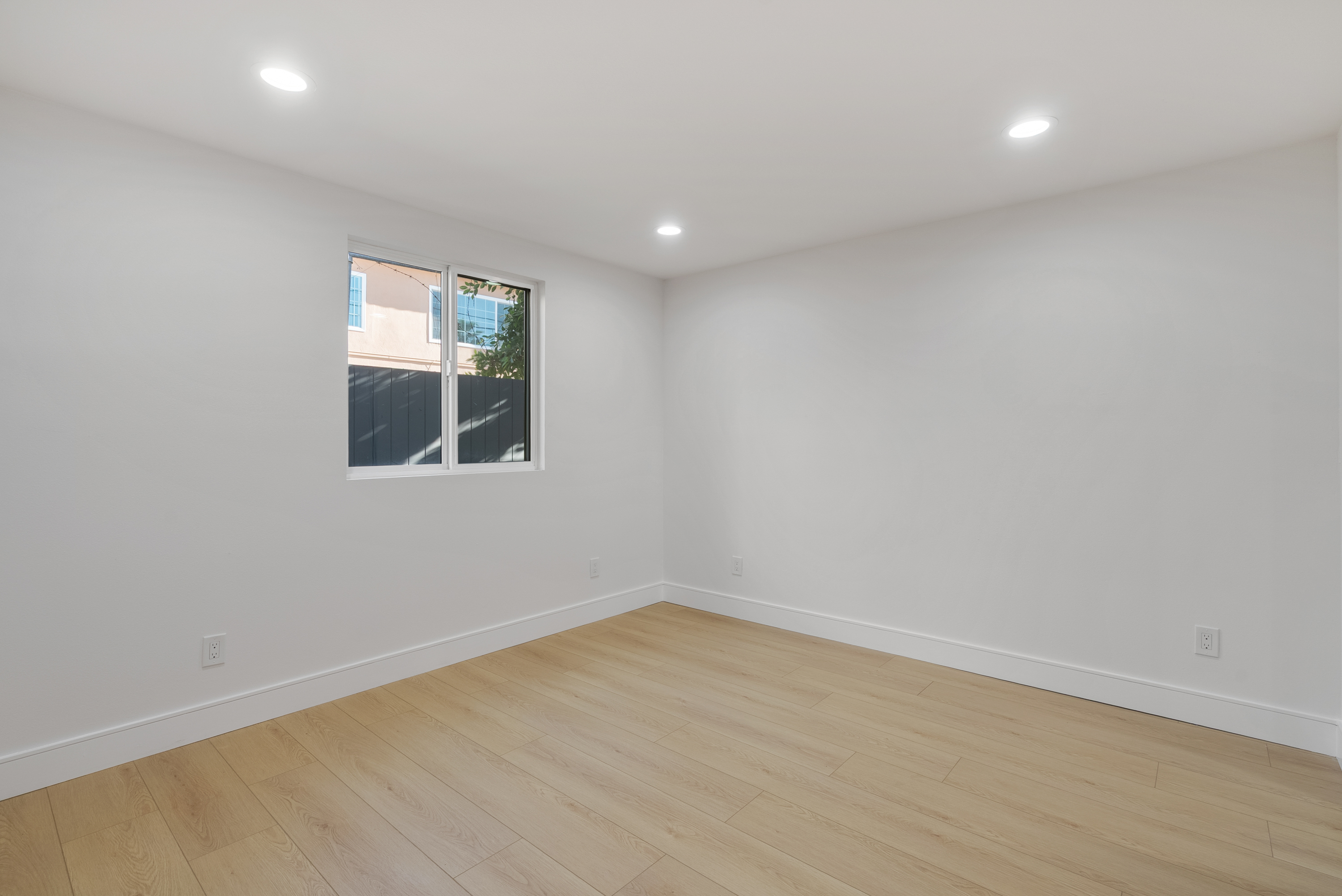  2706  S Cochran Ave - 物件實景