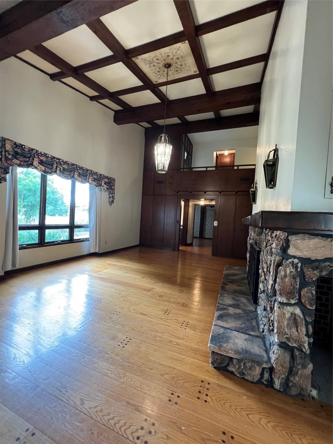Pella, Iowa, 50219, United States, 3 Bedrooms Bedrooms, ,4 BathroomsBathrooms,Residential,For Sale,1879100