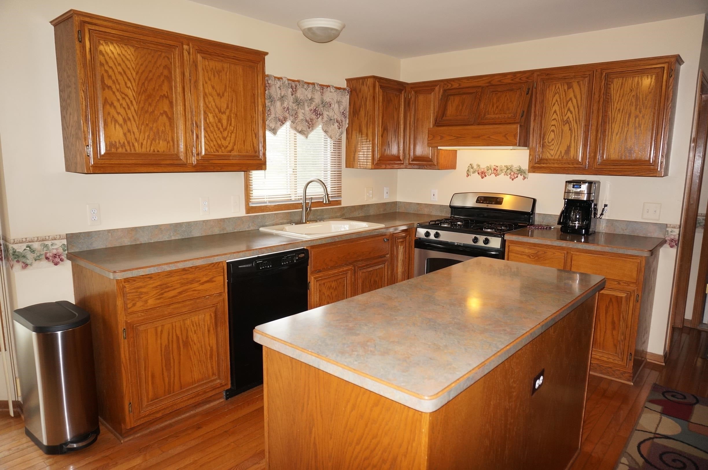 Macomb Twp, Michigan, 48044, United States, 4 Bedrooms Bedrooms, ,4 BathroomsBathrooms,Residential,For Sale,1942968
