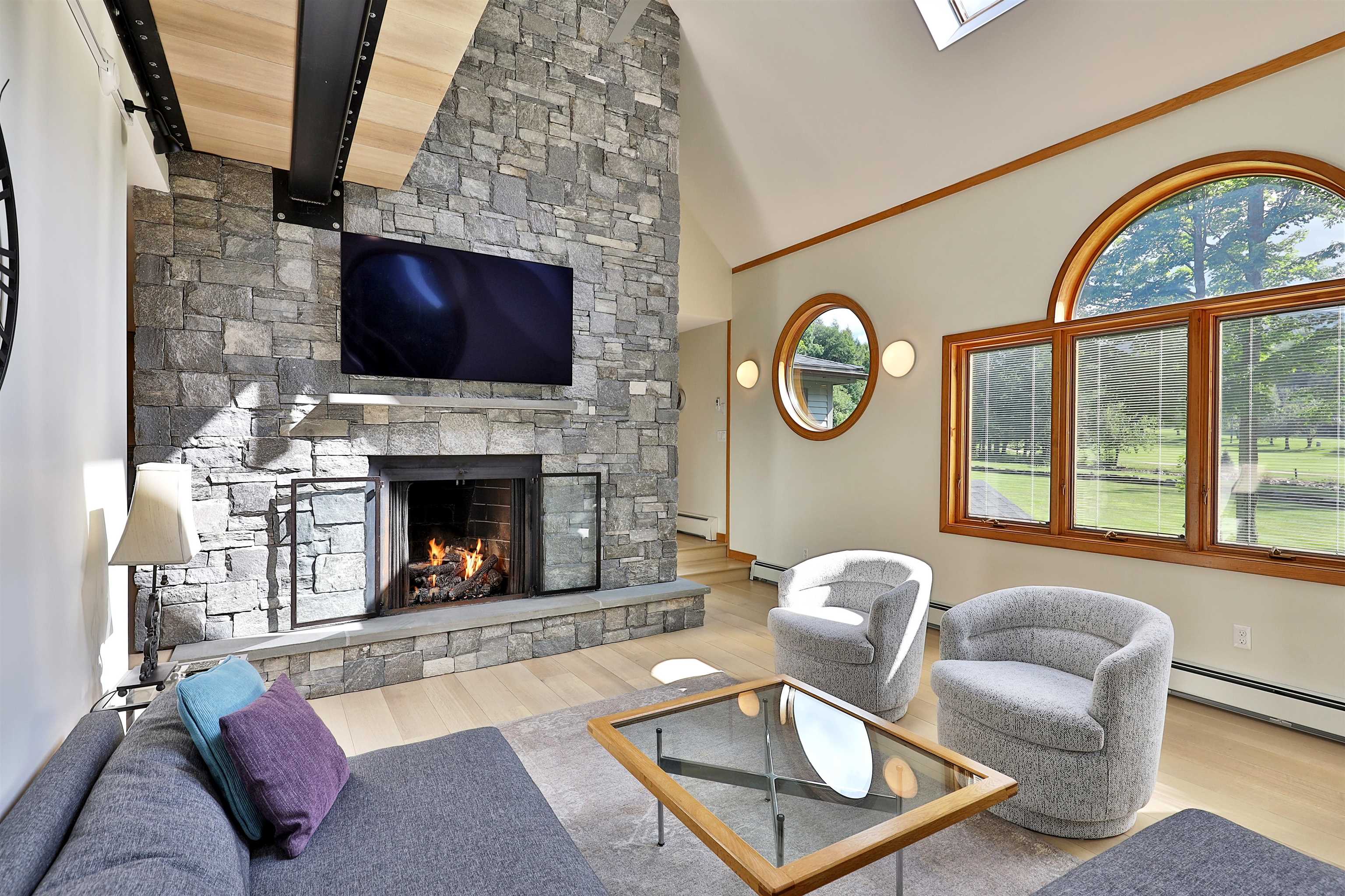  426 Roaring Brook Road - 物件實景