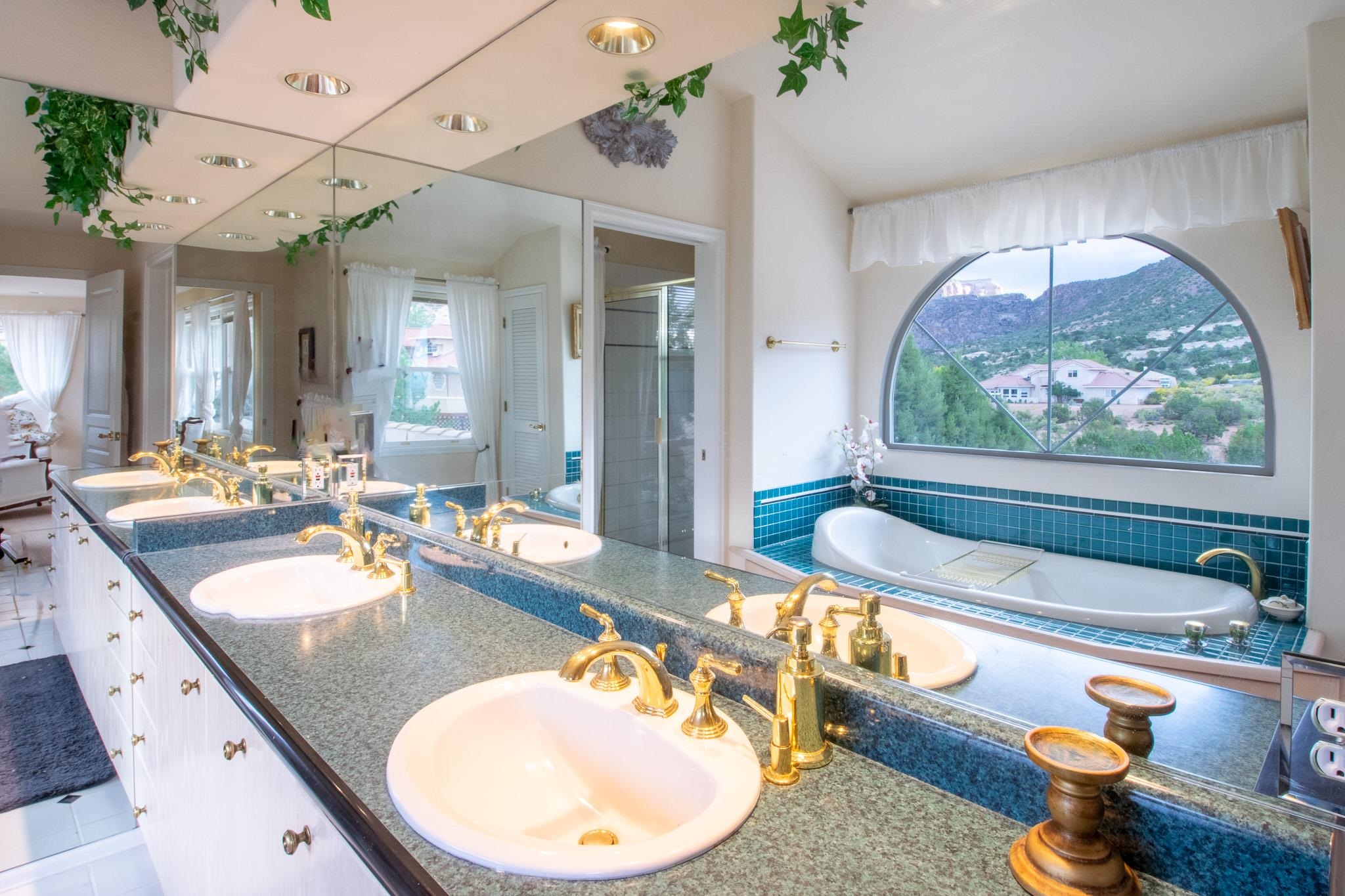 Grand Junction, Colorado, 81507, United States, 5 Bedrooms Bedrooms, ,3 BathroomsBathrooms,Residential,For Sale,1989085