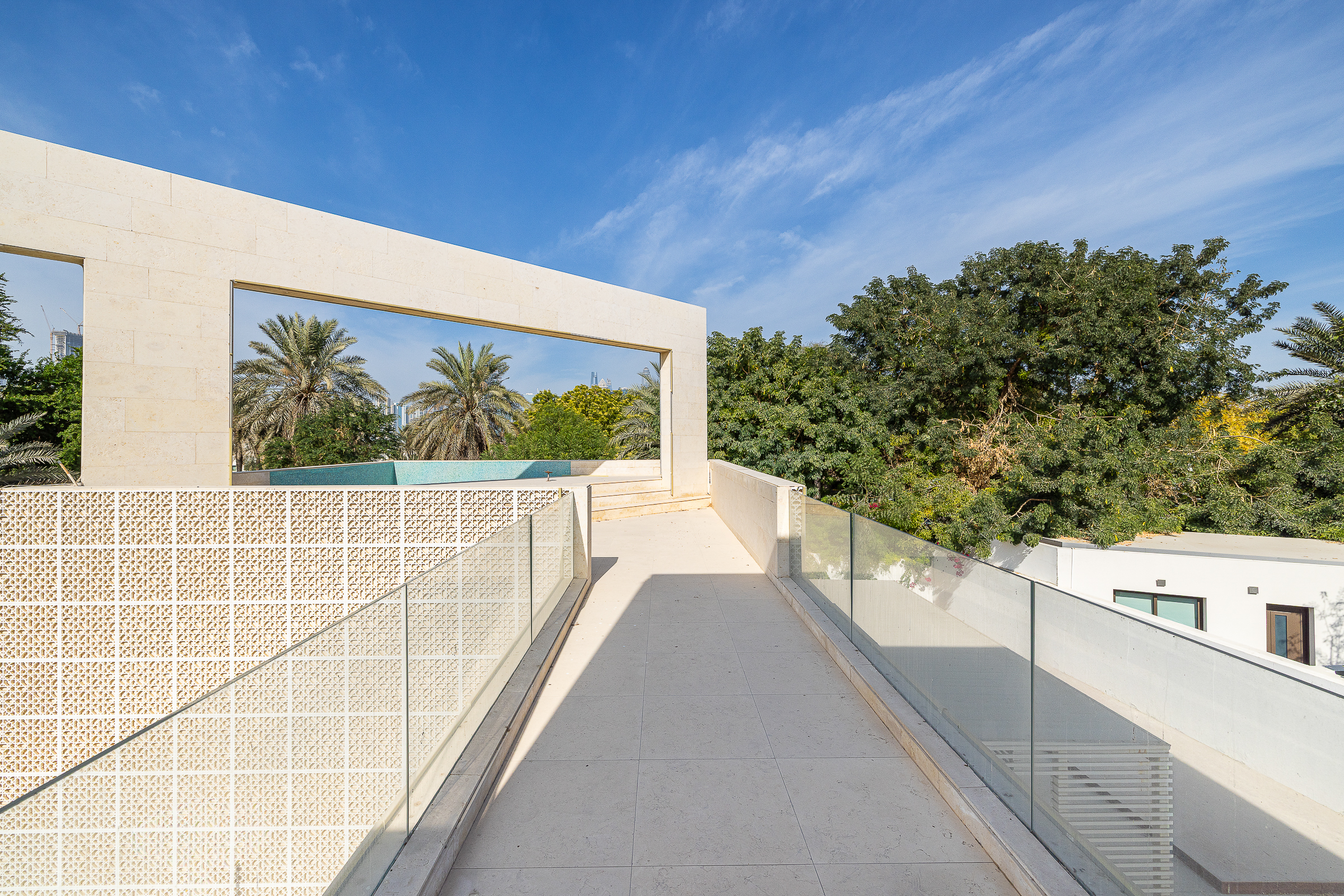  Expansive Modern Home in Emirates Hills - 物件實景