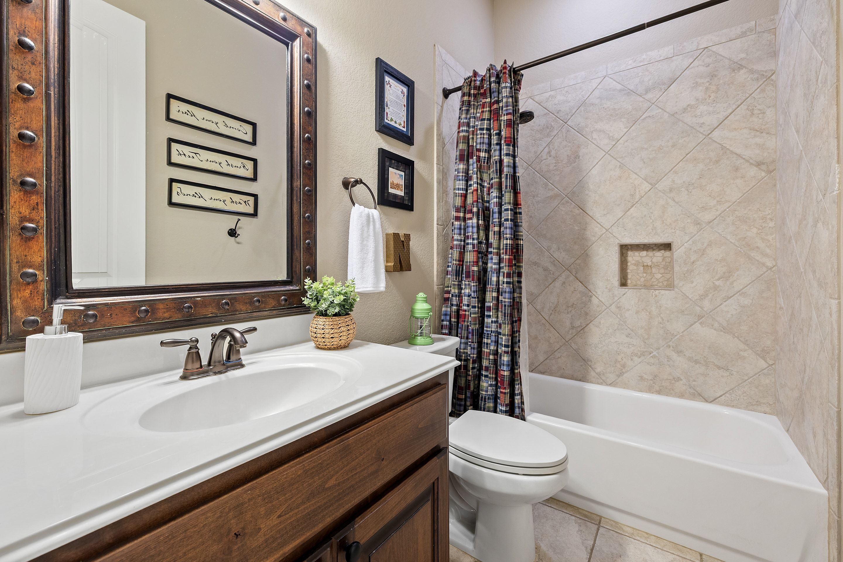  Refined Rocky Creek Living with Private Backyard Oasis - 物件實景