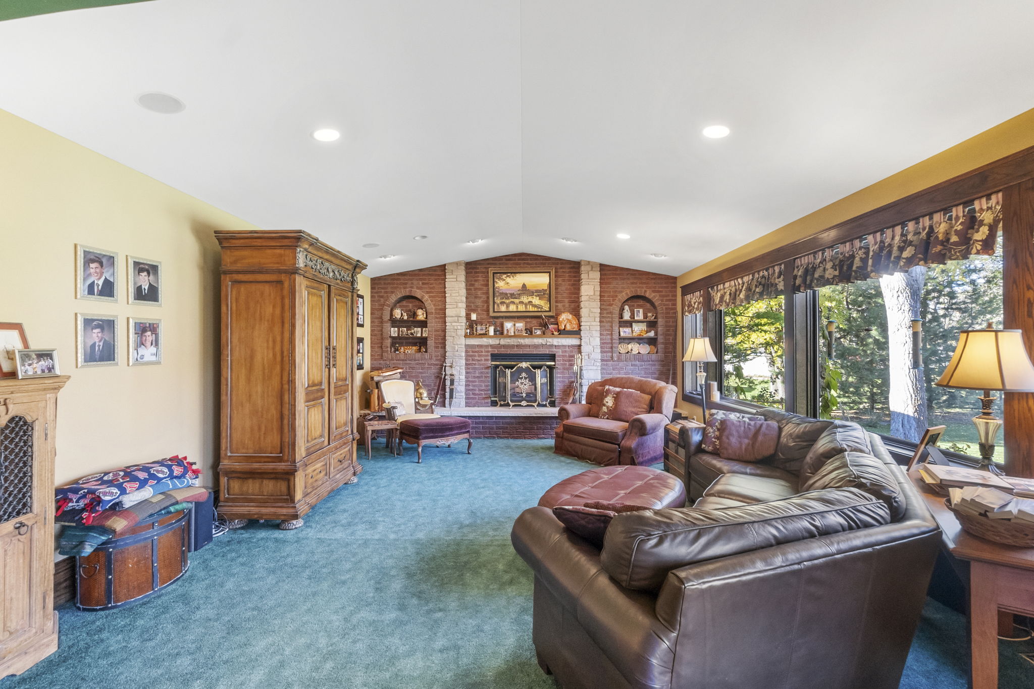 Mason City, Iowa, 50401, United States, 5 Bedrooms Bedrooms, ,3 BathroomsBathrooms,Residential,For Sale,1974101