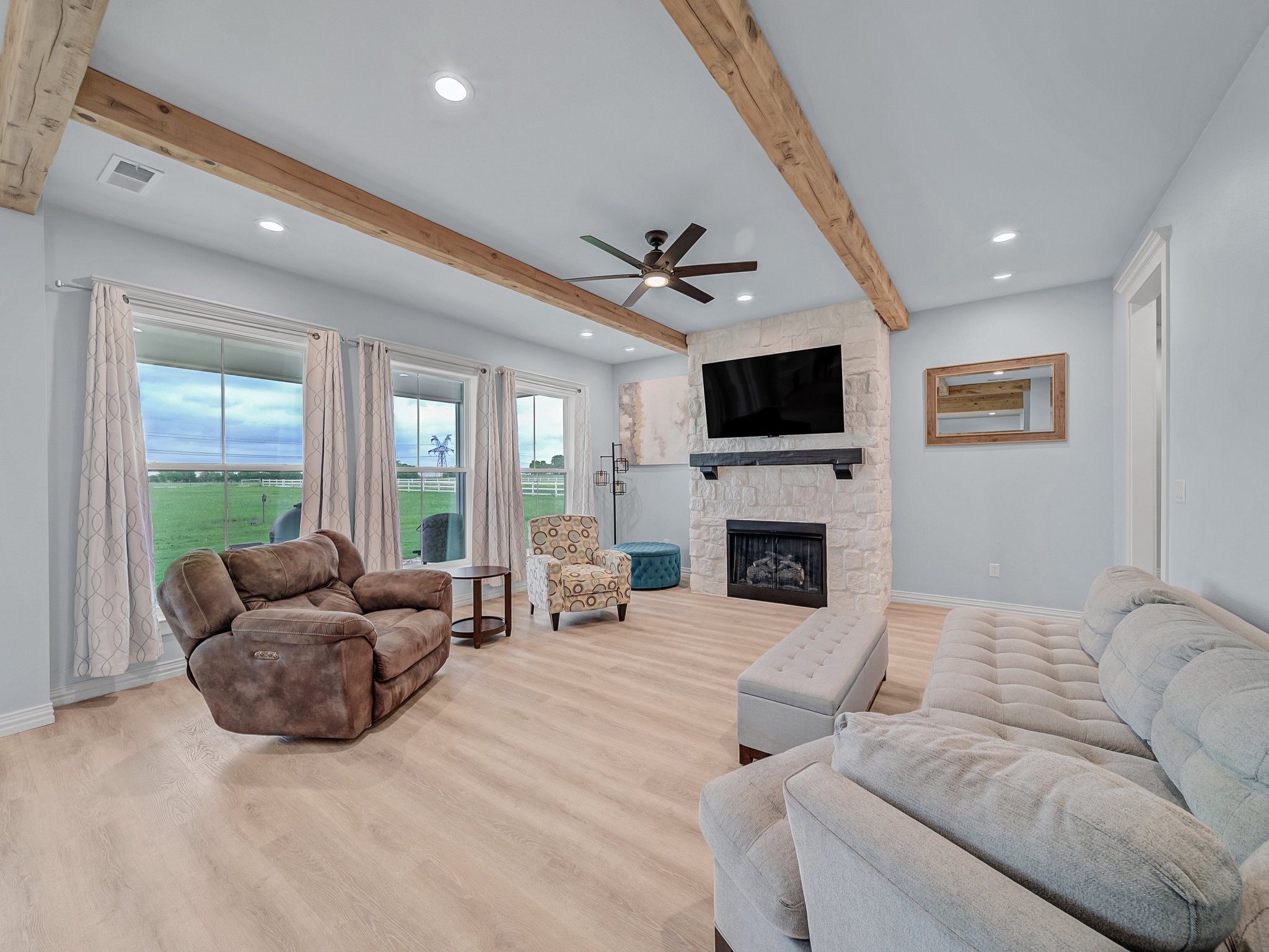 Krum, Texas, 76249, United States, 5 Bedrooms Bedrooms, ,4 BathroomsBathrooms,Residential,For Sale,1795131