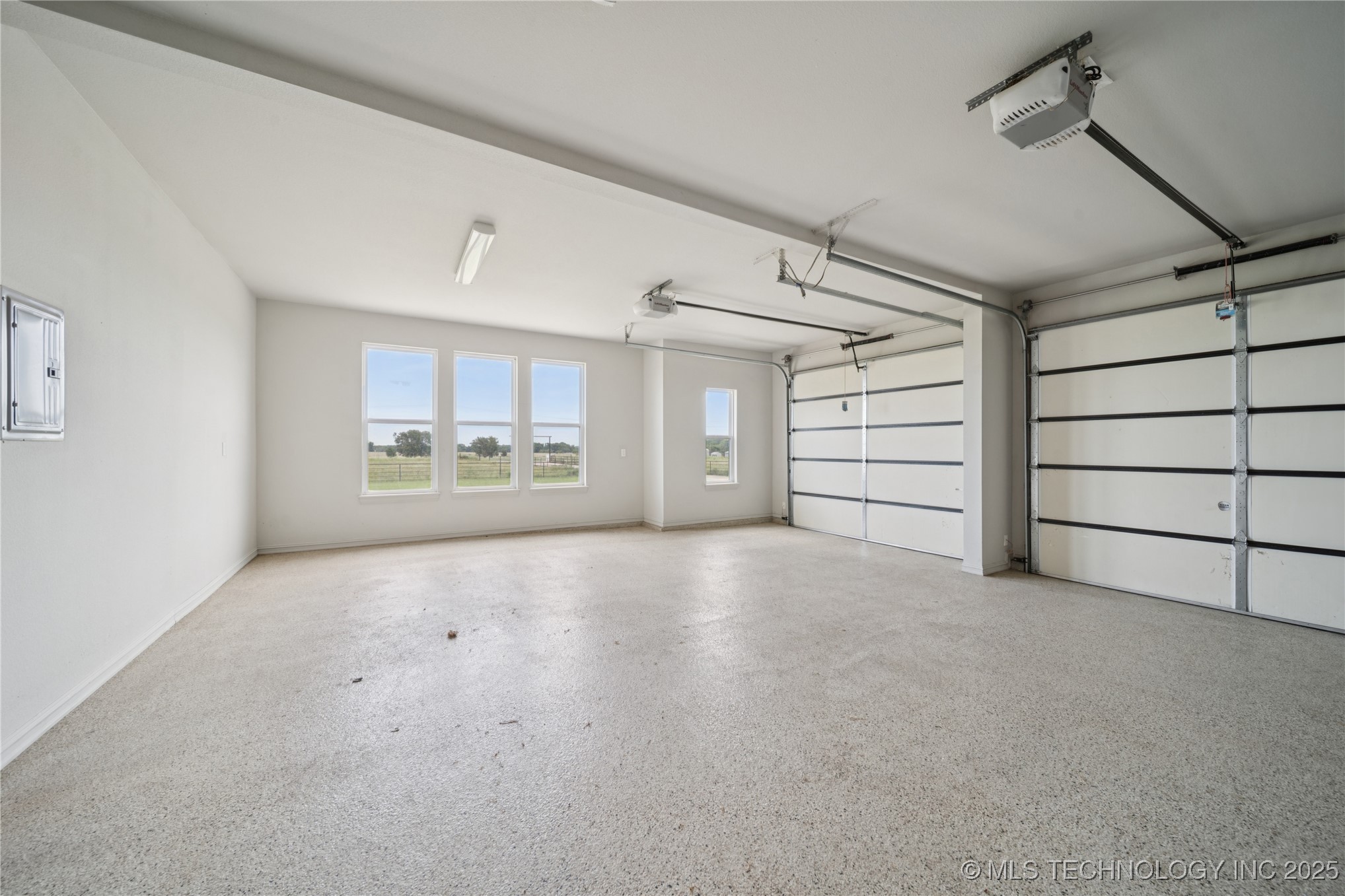 Pryor, Oklahoma, 74361, United States, 4 Bedrooms Bedrooms, ,4 BathroomsBathrooms,Residential,For Sale,1916724