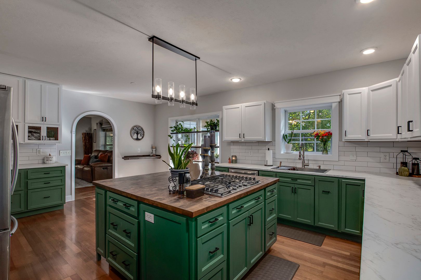 Kingston, Tennessee, 37763, United States, 5 Bedrooms Bedrooms, ,5 BathroomsBathrooms,Residential,For Sale,2011404