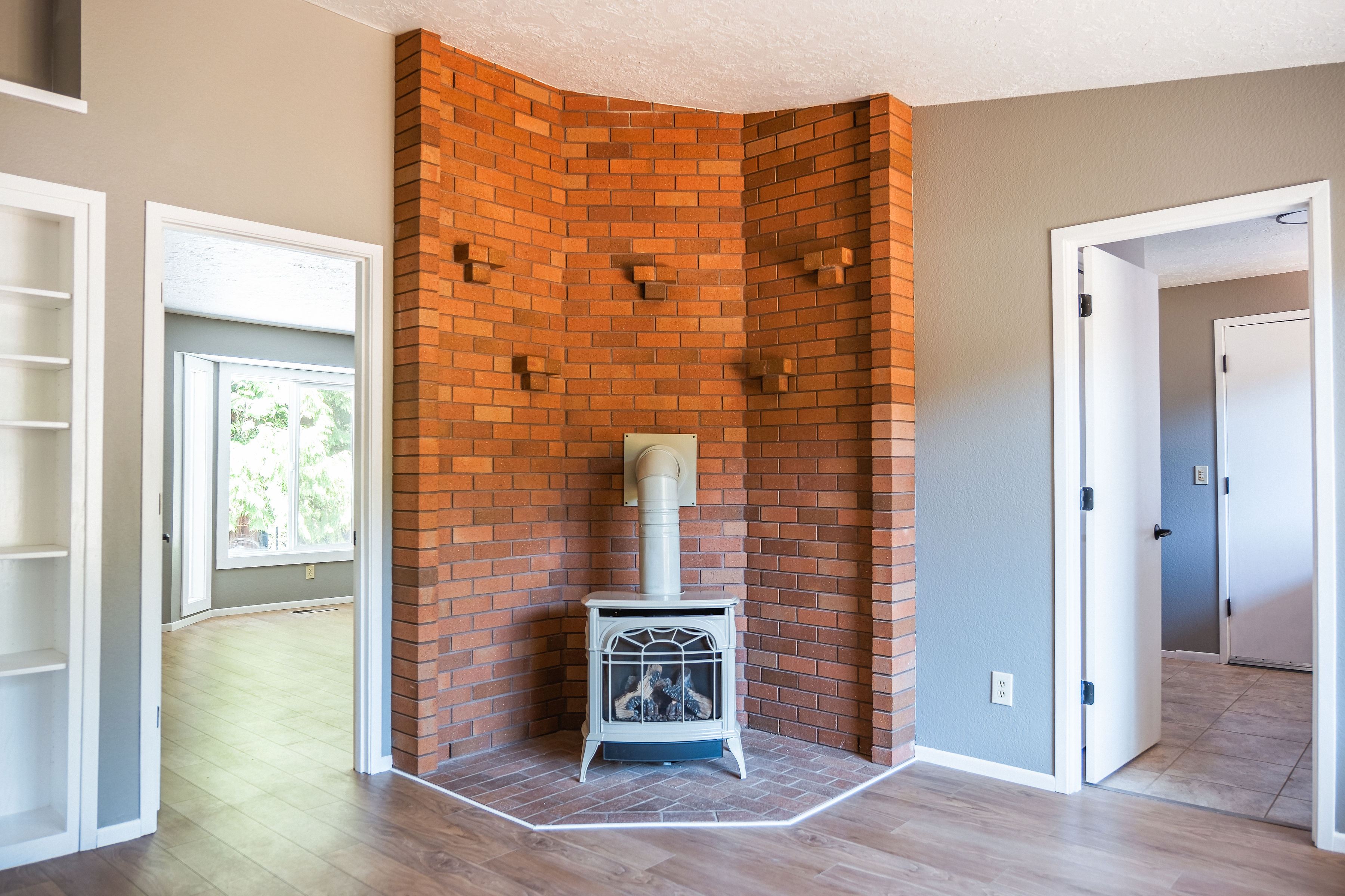 Lincoln City, Oregon, 97367, United States, 3 Bedrooms Bedrooms, ,2 BathroomsBathrooms,Residential,For Sale,1976632